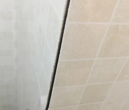 翁牛特瓷砖空鼓维修公司分享阳台瓷砖脱落的修复过程可以分为以下几个步骤